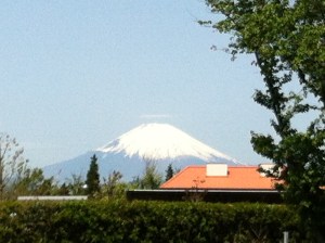 ５月８日、富士山とチャペックハウス